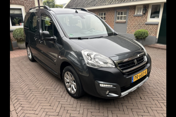 Peugeot Partner Tepee 1.2 110pk Navi, Camera, Trekhaak, Clima