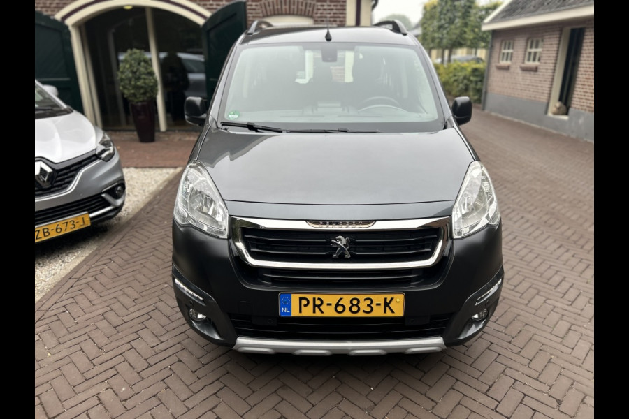 Peugeot Partner Tepee 1.2 110pk Navi, Camera, Trekhaak, Clima