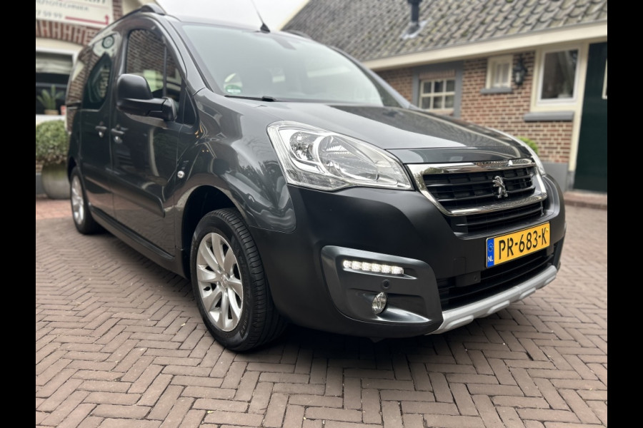 Peugeot Partner Tepee 1.2 110pk Navi, Camera, Trekhaak, Clima