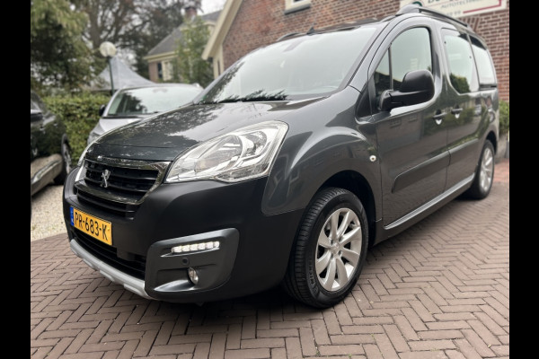 Peugeot Partner Tepee 1.2 110pk Navi, Camera, Trekhaak, Clima