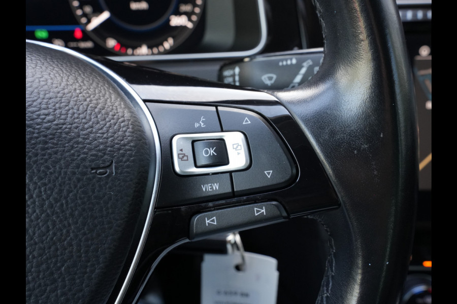 Volkswagen Golf 1.5 TSI Highline | Navigatie | Virtual Cockpit | Stoelverwarming | Massage