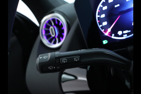 Mercedes-Benz GLA 250 e AMG Plug-In Hybride AMG Line | Night Pakket | Trekhaak | Dodehoek Assist | Sfeerverlichting. Inclusief 24 maanden MB Certified garantie voor Europa.