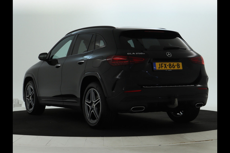 Mercedes-Benz GLA 250 e AMG Plug-In Hybride AMG Line | Night Pakket | Trekhaak | Dodehoek Assist | Sfeerverlichting. Inclusief 24 maanden MB Certified garantie voor Europa.