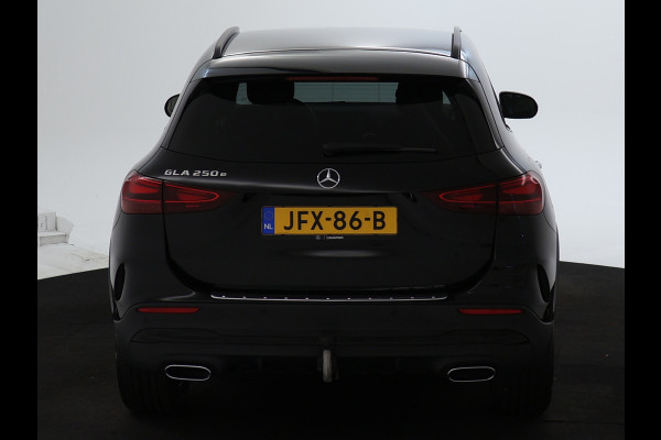 Mercedes-Benz GLA 250 e AMG Plug-In Hybride AMG Line | Night Pakket | Trekhaak | Dodehoek Assist | Sfeerverlichting. Inclusief 24 maanden MB Certified garantie voor Europa.