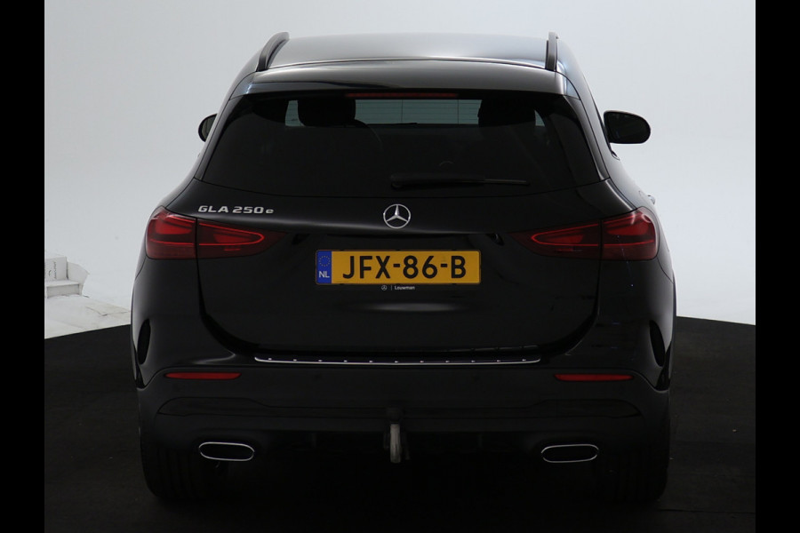 Mercedes-Benz GLA 250 e AMG Plug-In Hybride AMG Line | Night Pakket | Trekhaak | Dodehoek Assist | Sfeerverlichting. Inclusief 24 maanden MB Certified garantie voor Europa.