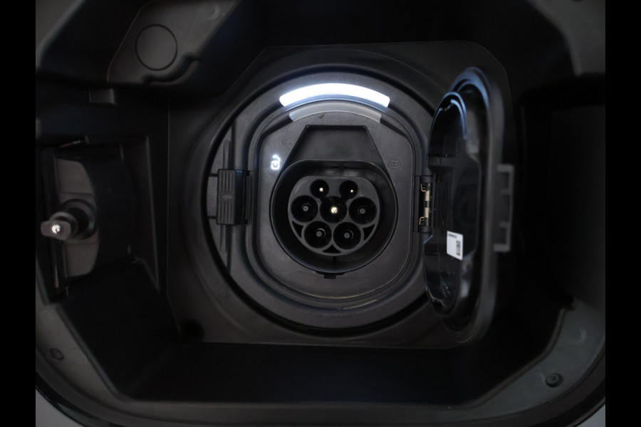 Mercedes-Benz GLA 250 e AMG Plug-In Hybride AMG Line | Night Pakket | Trekhaak | Dodehoek Assist | Sfeerverlichting. Inclusief 24 maanden MB Certified garantie voor Europa.