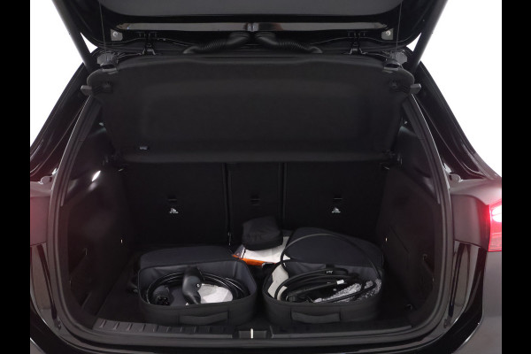 Mercedes-Benz GLA 250 e AMG Plug-In Hybride AMG Line | Night Pakket | Trekhaak | Dodehoek Assist | Sfeerverlichting. Inclusief 24 maanden MB Certified garantie voor Europa.
