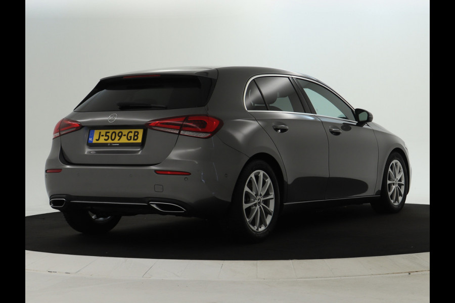 Mercedes-Benz A-Klasse 180 Business Solution Luxury Sfeerverlichting | Apple CarPlay | Ledkoplampen | Spiegelpakket. Inclusief 24 maanden MB Certified garantie voor Europa.