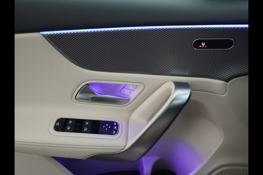 Mercedes-Benz A-Klasse 180 Business Solution Luxury Sfeerverlichting | Apple CarPlay | Ledkoplampen | Spiegelpakket. Inclusief 24 maanden MB Certified garantie voor Europa.
