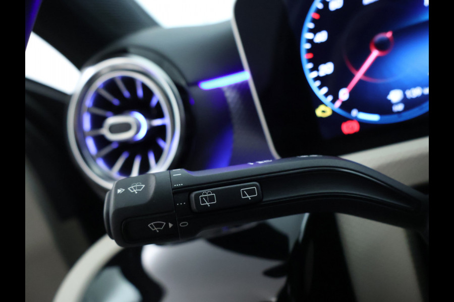 Mercedes-Benz A-Klasse 180 Business Solution Luxury Sfeerverlichting | Apple CarPlay | Ledkoplampen | Spiegelpakket. Inclusief 24 maanden MB Certified garantie voor Europa.