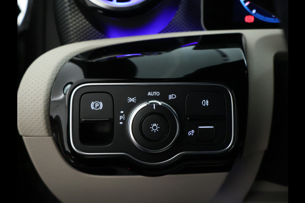 Mercedes-Benz A-Klasse 180 Business Solution Luxury Sfeerverlichting | Apple CarPlay | Ledkoplampen | Spiegelpakket. Inclusief 24 maanden MB Certified garantie voor Europa.