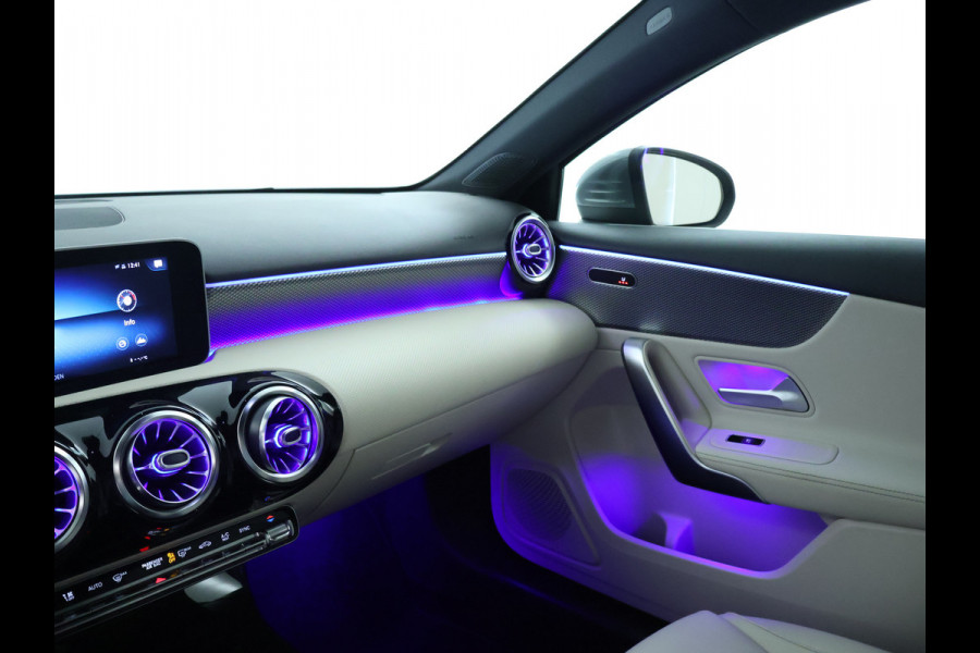 Mercedes-Benz A-Klasse 180 Business Solution Luxury Sfeerverlichting | Apple CarPlay | Ledkoplampen | Spiegelpakket. Inclusief 24 maanden MB Certified garantie voor Europa.