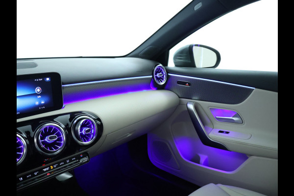 Mercedes-Benz A-Klasse 180 Business Solution Luxury Sfeerverlichting | Apple CarPlay | Ledkoplampen | Spiegelpakket. Inclusief 24 maanden MB Certified garantie voor Europa.
