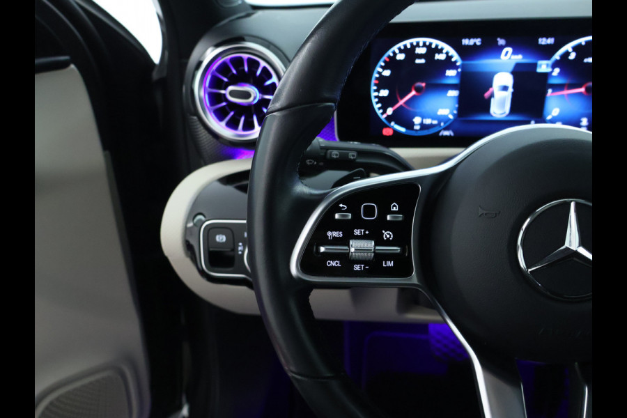 Mercedes-Benz A-Klasse 180 Business Solution Luxury Sfeerverlichting | Apple CarPlay | Ledkoplampen | Spiegelpakket. Inclusief 24 maanden MB Certified garantie voor Europa.
