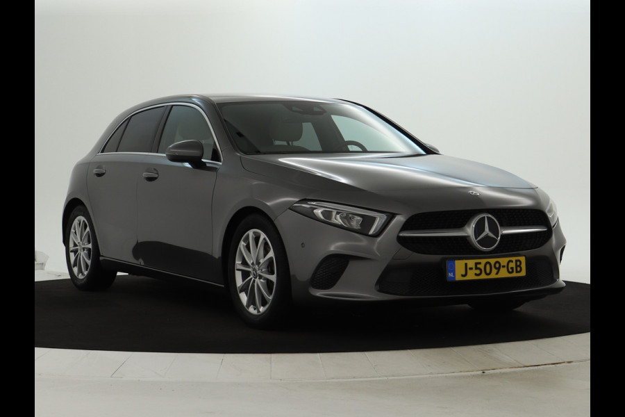 Mercedes-Benz A-Klasse 180 Business Solution Luxury Sfeerverlichting | Apple CarPlay | Ledkoplampen | Spiegelpakket. Inclusief 24 maanden MB Certified garantie voor Europa.
