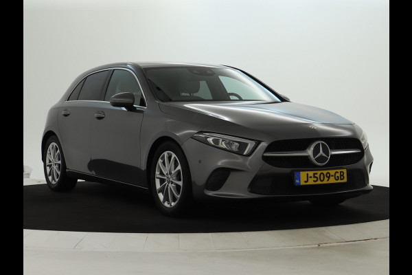Mercedes-Benz A-Klasse 180 Business Solution Luxury Sfeerverlichting | Apple CarPlay | Ledkoplampen | Spiegelpakket. Inclusief 24 maanden MB Certified garantie voor Europa.