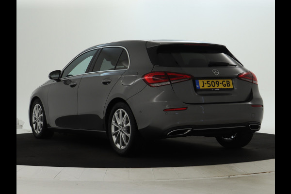 Mercedes-Benz A-Klasse 180 Business Solution Luxury Sfeerverlichting | Apple CarPlay | Ledkoplampen | Spiegelpakket. Inclusief 24 maanden MB Certified garantie voor Europa.