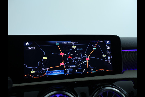 Mercedes-Benz A-Klasse 180 Business Solution Luxury Sfeerverlichting | Apple CarPlay | Ledkoplampen | Spiegelpakket. Inclusief 24 maanden MB Certified garantie voor Europa.