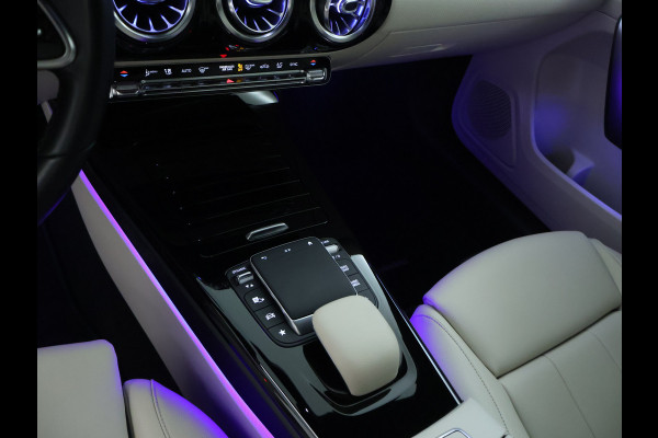 Mercedes-Benz A-Klasse 180 Business Solution Luxury Sfeerverlichting | Apple CarPlay | Ledkoplampen | Spiegelpakket. Inclusief 24 maanden MB Certified garantie voor Europa.