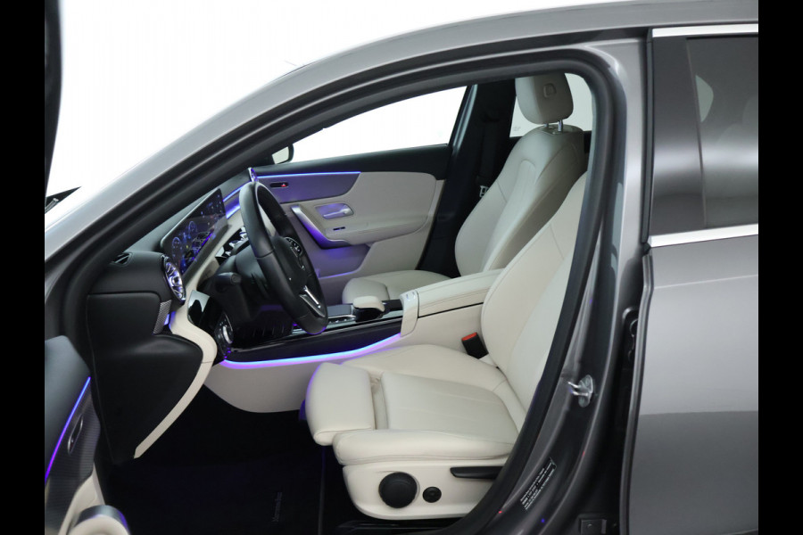 Mercedes-Benz A-Klasse 180 Business Solution Luxury Sfeerverlichting | Apple CarPlay | Ledkoplampen | Spiegelpakket. Inclusief 24 maanden MB Certified garantie voor Europa.