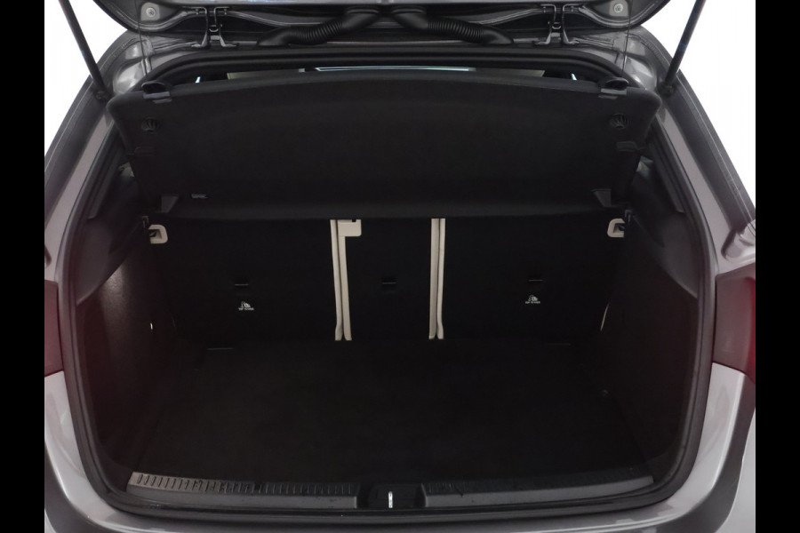 Mercedes-Benz A-Klasse 180 Business Solution Luxury Sfeerverlichting | Apple CarPlay | Ledkoplampen | Spiegelpakket. Inclusief 24 maanden MB Certified garantie voor Europa.