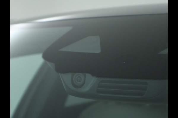 Mercedes-Benz A-Klasse 180 Business Solution Luxury Sfeerverlichting | Apple CarPlay | Ledkoplampen | Spiegelpakket. Inclusief 24 maanden MB Certified garantie voor Europa.