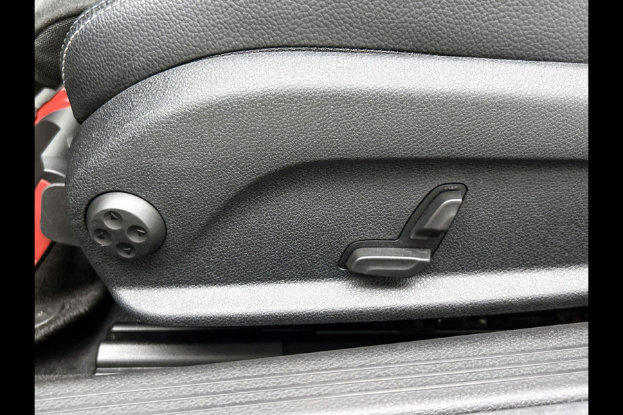 Mercedes-Benz C-Klasse 200 4MATIC AMG Line (Dealer onderH, Panorama, Carplay, Navi Groot, Camera, StoelV, Etc)