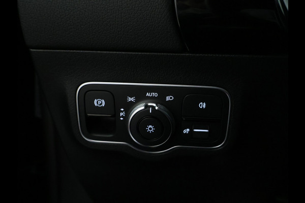 Mercedes-Benz B-Klasse 180 Advantage Achteruitrijcamera | Ledkoplampen | EASY PACK achterklep | Spiegelpakket. Inclusief 24 maanden MB Certified garantie voor Europa.