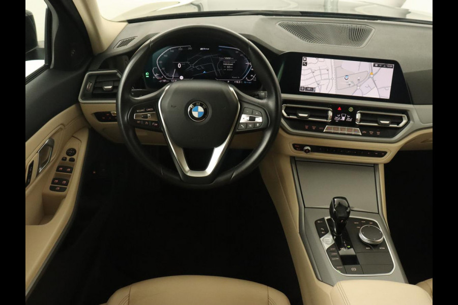 BMW 3-serie 330e Advantage | Leder | Harman/Kardon | Carplay | Live Cockpit | DAB | Camera | Park Assist | Navigatie | Full LED | PHEV | Plug In