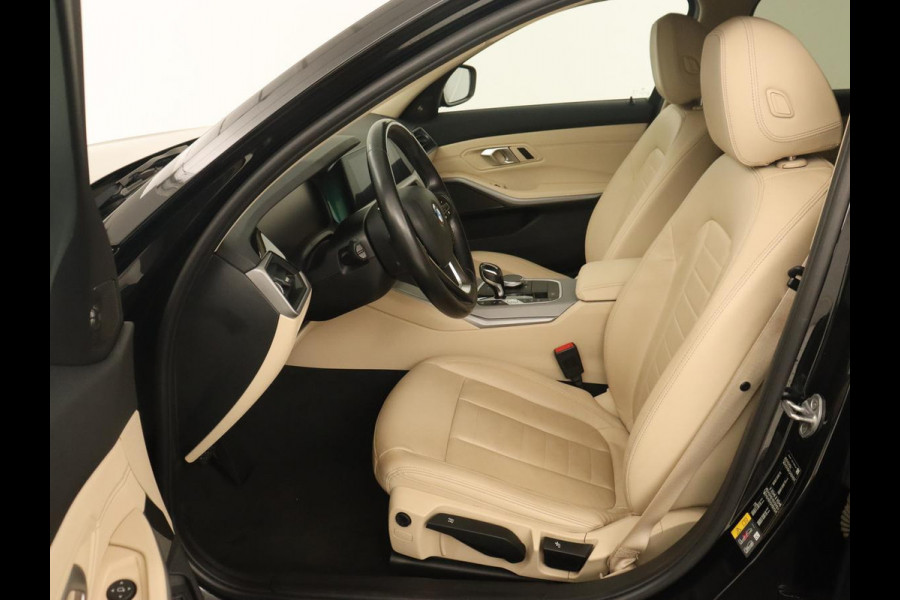 BMW 3-serie 330e Advantage | Leder | Harman/Kardon | Carplay | Live Cockpit | DAB | Camera | Park Assist | Navigatie | Full LED | PHEV | Plug In