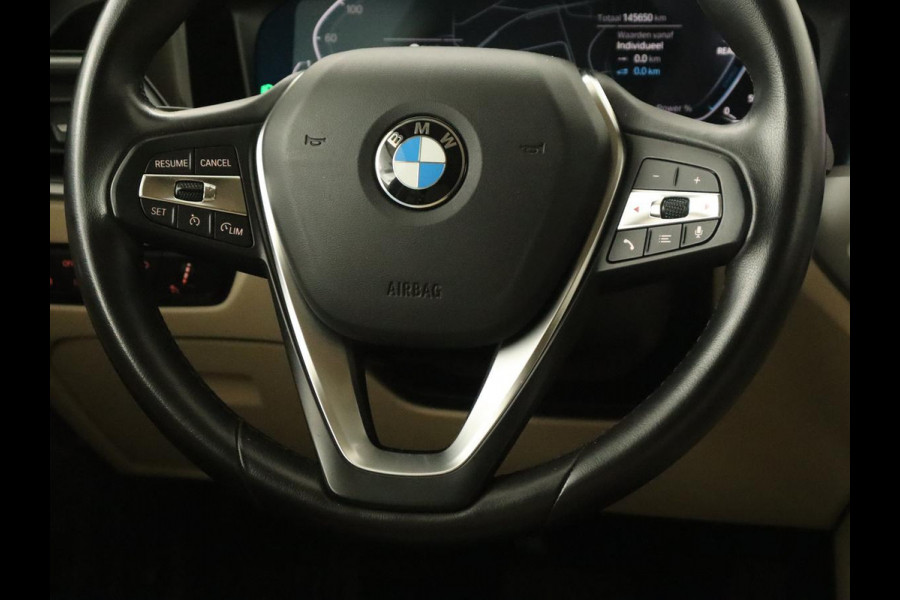 BMW 3-serie 330e Advantage | Leder | Harman/Kardon | Carplay | Live Cockpit | DAB | Camera | Park Assist | Navigatie | Full LED | PHEV | Plug In