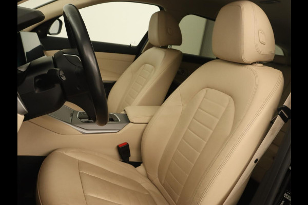 BMW 3-serie 330e Advantage | Leder | Harman/Kardon | Carplay | Live Cockpit | DAB | Camera | Park Assist | Navigatie | Full LED | PHEV | Plug In