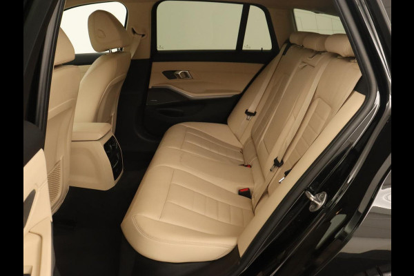 BMW 3-serie 330e Advantage | Leder | Harman/Kardon | Carplay | Live Cockpit | DAB | Camera | Park Assist | Navigatie | Full LED | PHEV | Plug In