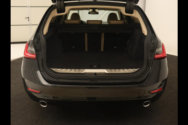 BMW 3-serie 330e Advantage | Leder | Harman/Kardon | Carplay | Live Cockpit | DAB | Camera | Park Assist | Navigatie | Full LED | PHEV | Plug In
