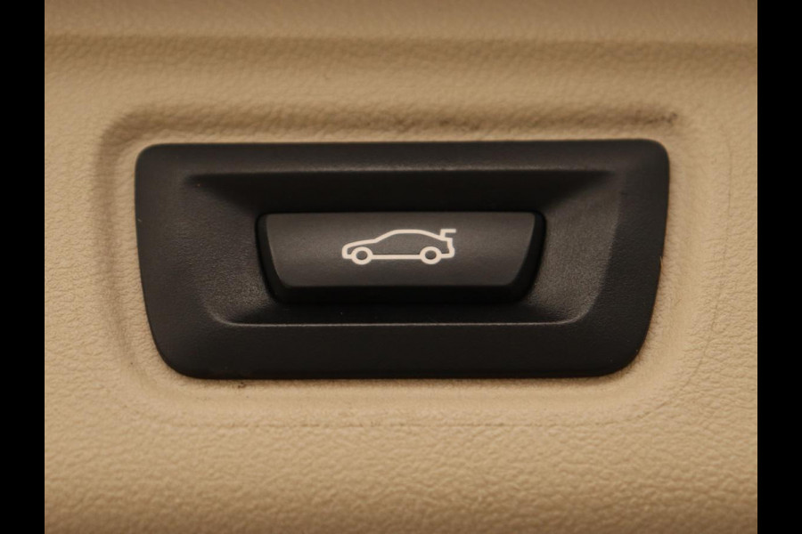 BMW 3-serie 330e Advantage | Leder | Harman/Kardon | Carplay | Live Cockpit | DAB | Camera | Park Assist | Navigatie | Full LED | PHEV | Plug In