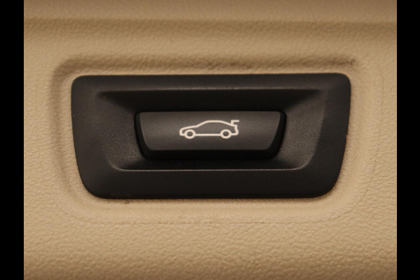 BMW 3-serie 330e Advantage | Leder | Harman/Kardon | Carplay | Live Cockpit | DAB | Camera | Park Assist | Navigatie | Full LED | PHEV | Plug In