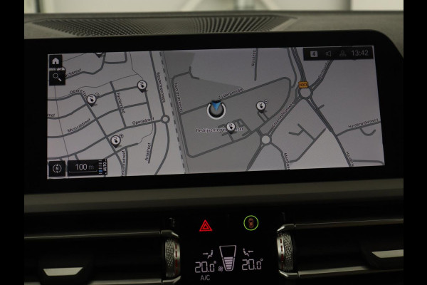 BMW 3-serie 330e Advantage | Leder | Harman/Kardon | Carplay | Live Cockpit | DAB | Camera | Park Assist | Navigatie | Full LED | PHEV | Plug In