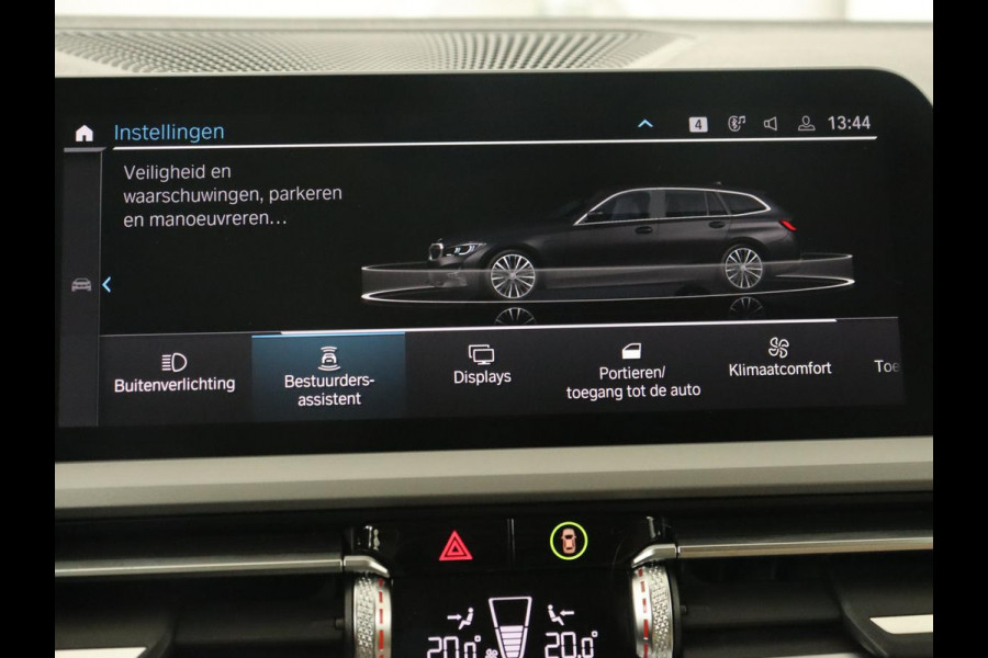 BMW 3-serie 330e Advantage | Leder | Harman/Kardon | Carplay | Live Cockpit | DAB | Camera | Park Assist | Navigatie | Full LED | PHEV | Plug In