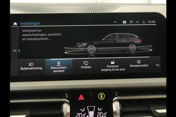 BMW 3-serie 330e Advantage | Leder | Harman/Kardon | Carplay | Live Cockpit | DAB | Camera | Park Assist | Navigatie | Full LED | PHEV | Plug In