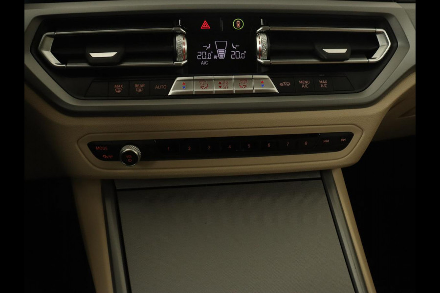 BMW 3-serie 330e Advantage | Leder | Harman/Kardon | Carplay | Live Cockpit | DAB | Camera | Park Assist | Navigatie | Full LED | PHEV | Plug In