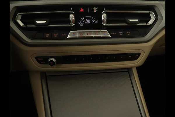 BMW 3-serie 330e Advantage | Leder | Harman/Kardon | Carplay | Live Cockpit | DAB | Camera | Park Assist | Navigatie | Full LED | PHEV | Plug In