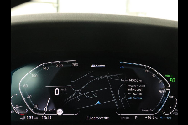 BMW 3-serie 330e Advantage | Leder | Harman/Kardon | Carplay | Live Cockpit | DAB | Camera | Park Assist | Navigatie | Full LED | PHEV | Plug In