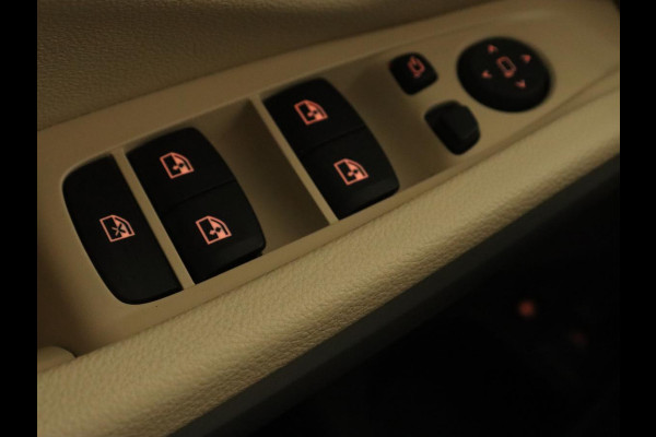 BMW 3-serie 330e Advantage | Leder | Harman/Kardon | Carplay | Live Cockpit | DAB | Camera | Park Assist | Navigatie | Full LED | PHEV | Plug In