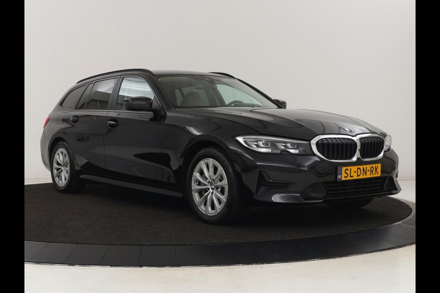 BMW 3-serie 330e Advantage | Leder | Harman/Kardon | Carplay | Live Cockpit | DAB | Camera | Park Assist | Navigatie | Full LED | PHEV | Plug In