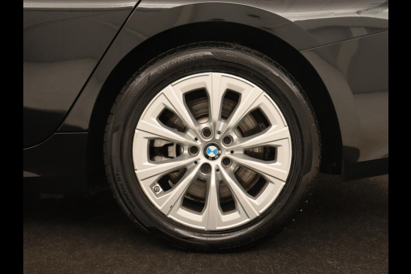 BMW 3-serie 330e Advantage | Leder | Harman/Kardon | Carplay | Live Cockpit | DAB | Camera | Park Assist | Navigatie | Full LED | PHEV | Plug In