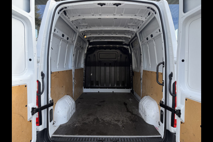 Renault Master T35 2.3 dCi 135 L2H2 | Trekhaak | Navi | Carplay | Cruisec. | LED
