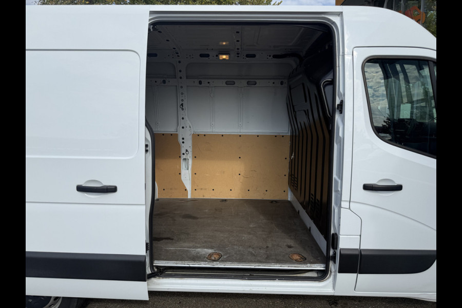 Renault Master T35 2.3 dCi 135 L2H2 | Trekhaak | Navi | Carplay | Cruisec. | LED