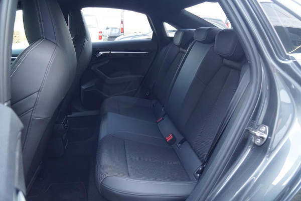 Audi A3 Limousine 30 TFSI S edition + SPORTSTOELEN / LED / SFEERVERLICHTING