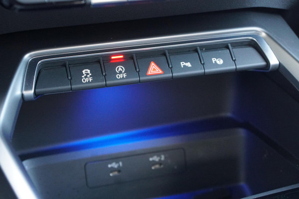 Audi A3 Limousine 30 TFSI S edition + SPORTSTOELEN / LED / SFEERVERLICHTING