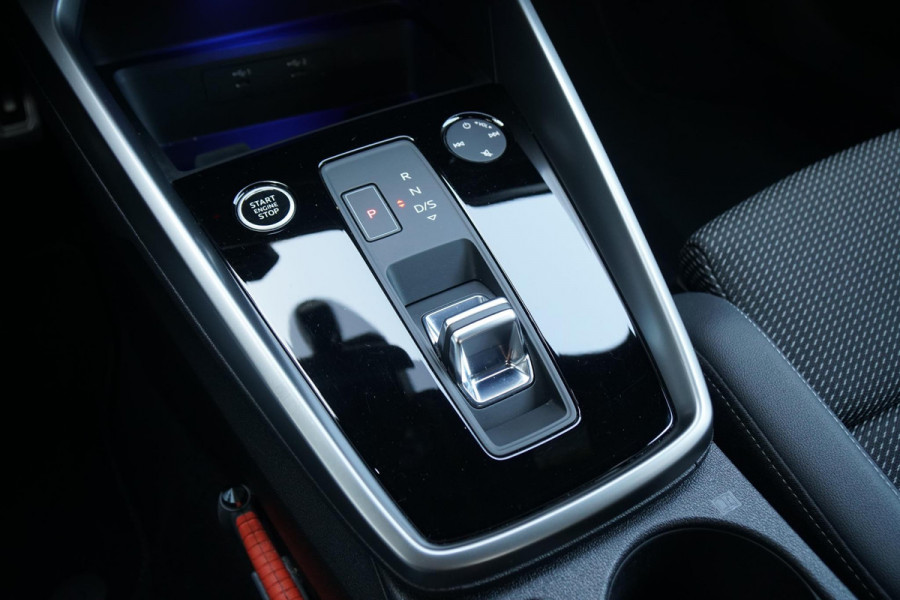Audi A3 Limousine 30 TFSI S edition + SPORTSTOELEN / LED / SFEERVERLICHTING